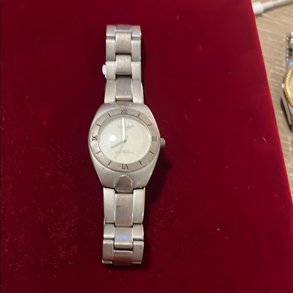 Mindu Silver Quartz Watch - Picture 4 of 6
